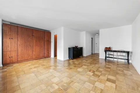 $499,000 | 180 West End Avenue, Unit 21J | Upper West Side