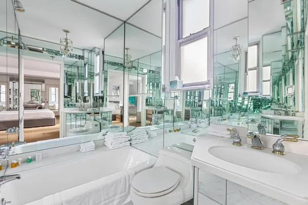 $25,000 | 111 East 56th Street, Unit 2100 | Midtown East