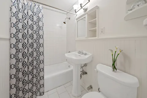 $650,000 | 345 East 52nd Street, Unit 8G | Midtown East