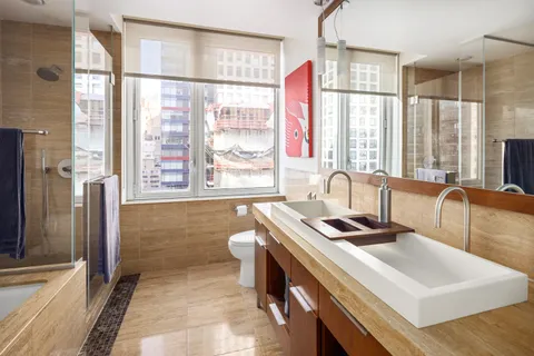 $1,985,000 | 250 East 53rd Street, Unit 1601 | Midtown East