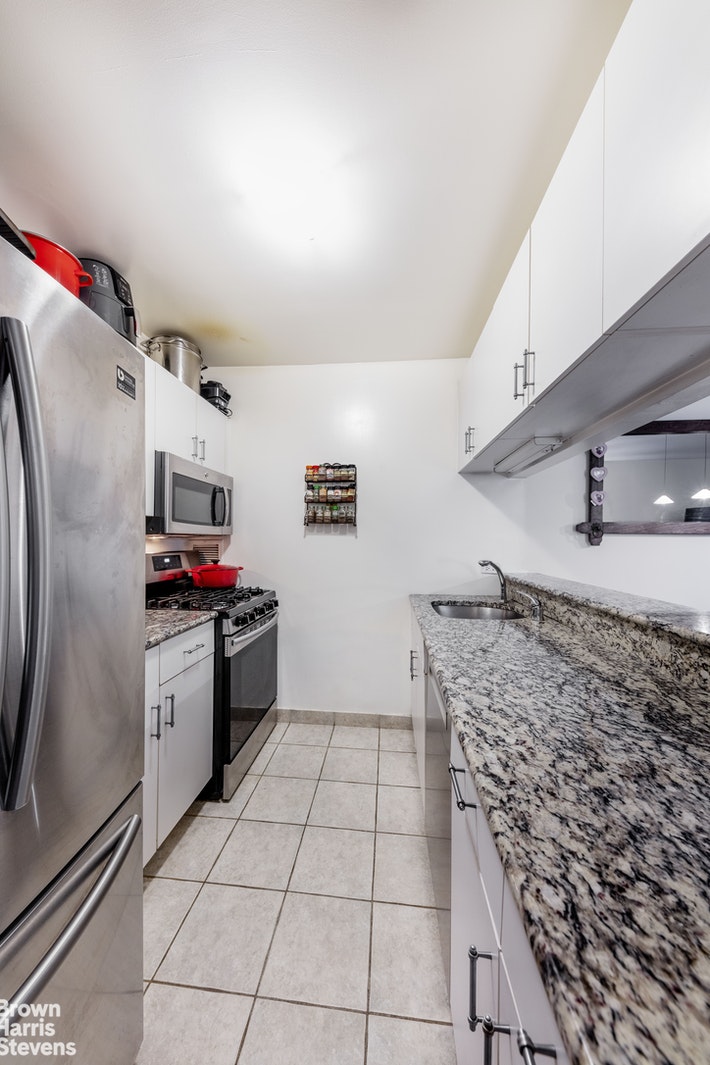 2250 Broadway, Unit 5E Manhattan, NY 10024 - Photo 3 of 10