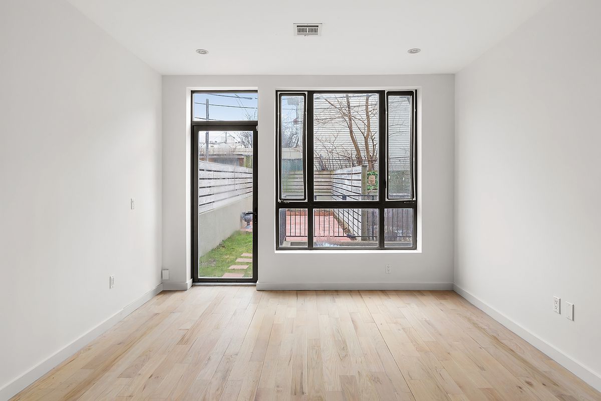 328 Central Avenue, Unit 1B Brooklyn, NY 11221 - Photo 3 of 11