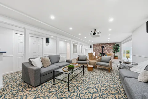 $2,400,000 | 6 Lynbrook Road, Southborough, MA 01772