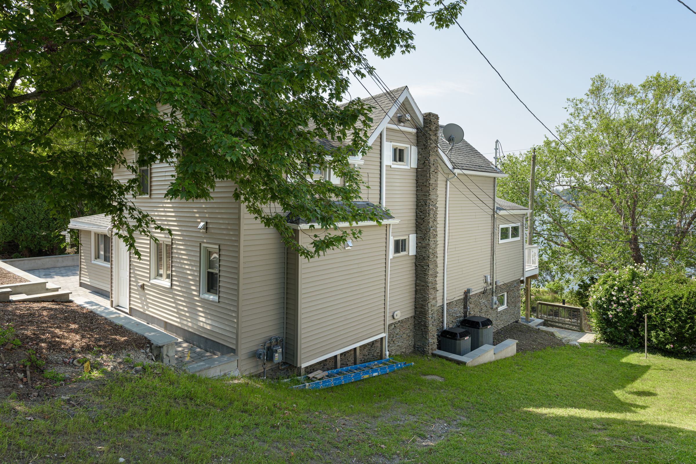 286 Riverside Drive Tiverton, RI 02878 - Photo 9 of 75