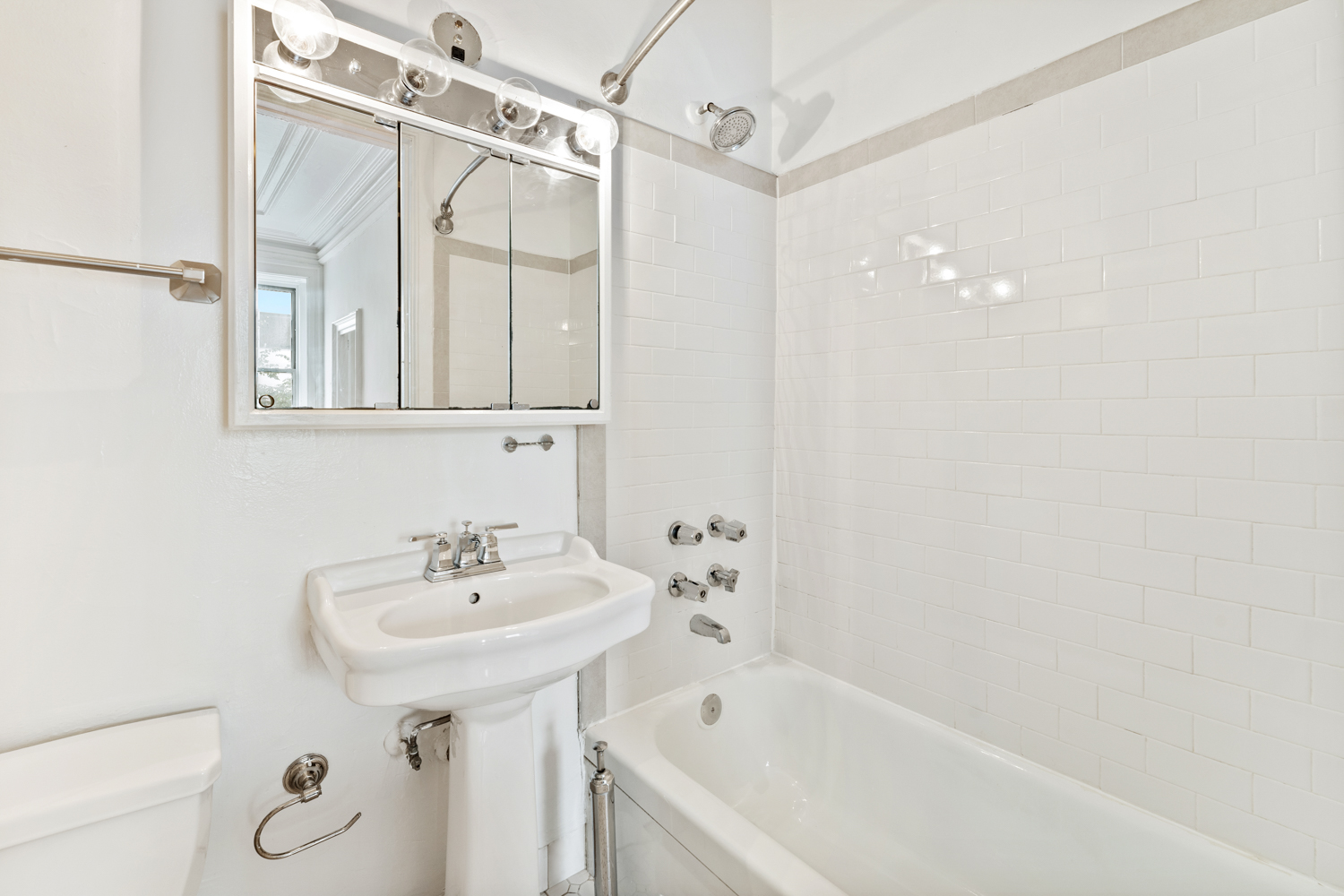 118 East 18th Street, Unit 3 Manhattan, NY 10003 - Photo 5 of 5