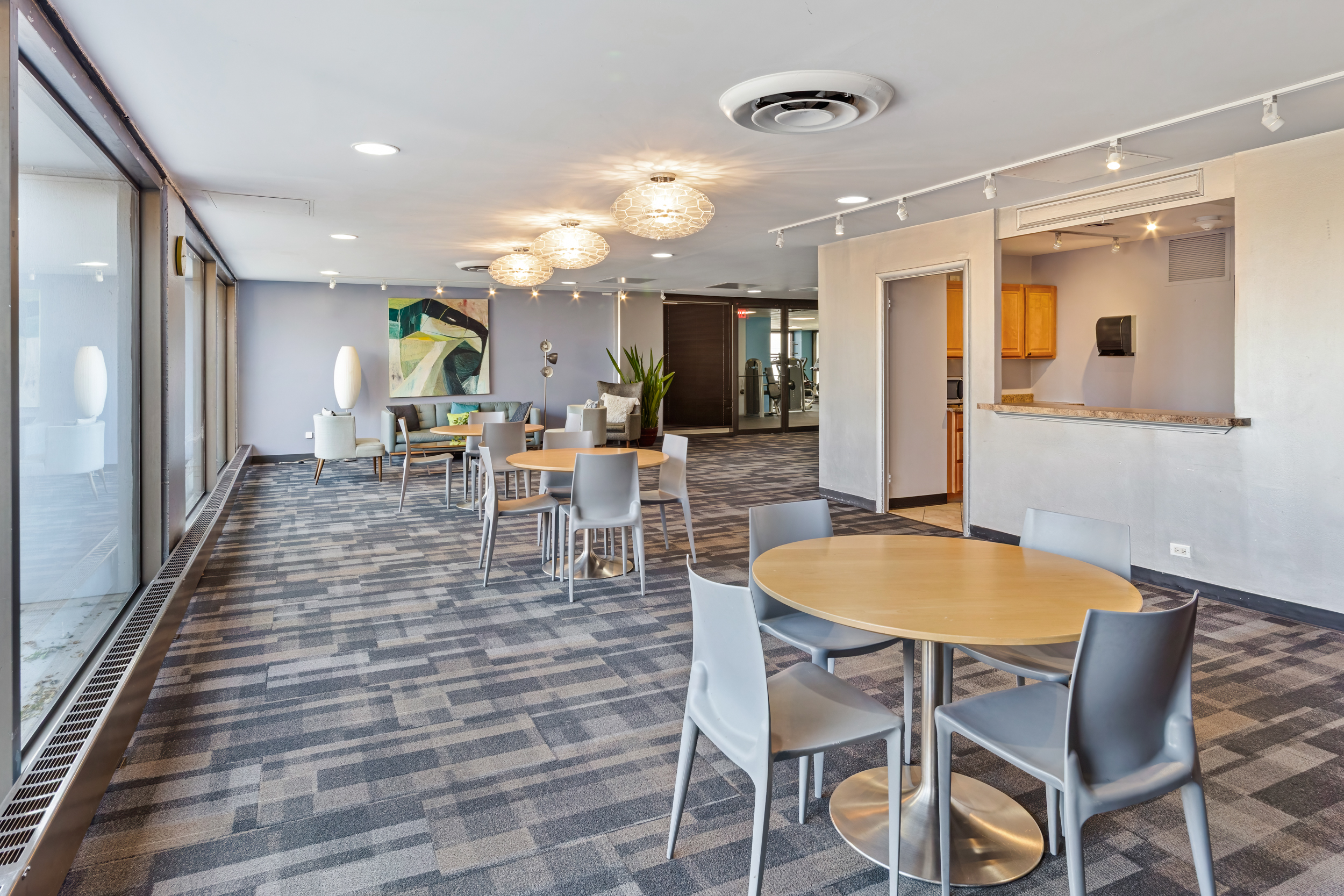4343 North Clarendon Avenue, Unit 1016 Chicago, IL 60613 - Photo 28 of 35 a dining room with furniture and window