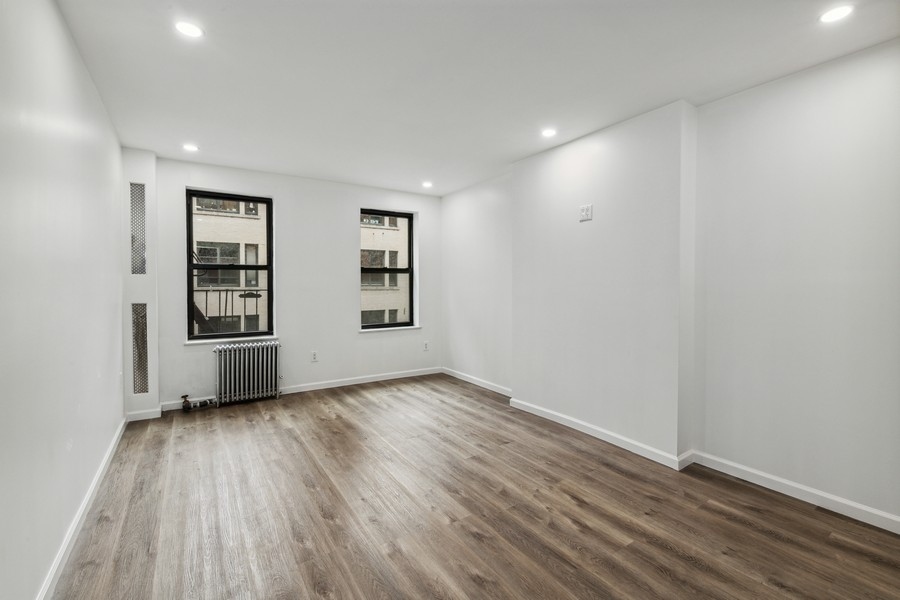 239 West 26th Street, Unit 2W Manhattan, NY 10001 - Photo 4 of 7