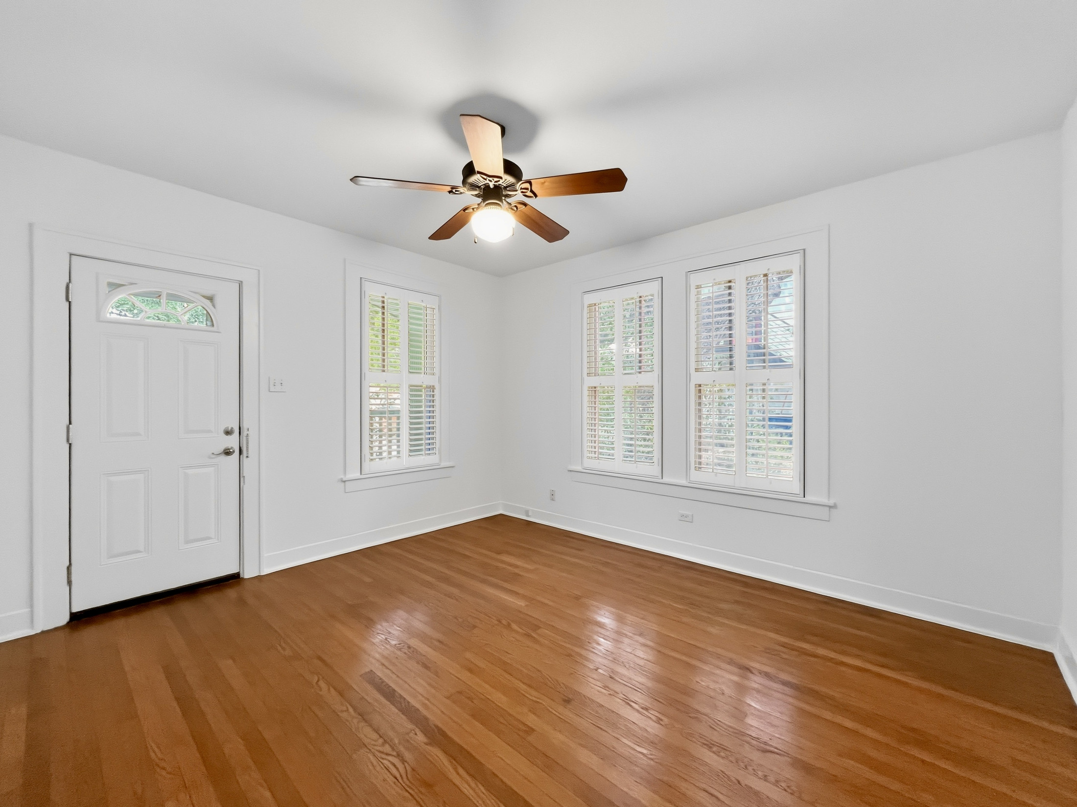 3307 Helms Street Austin, TX 78705 - Photo 7 of 24 Gallery Image 7