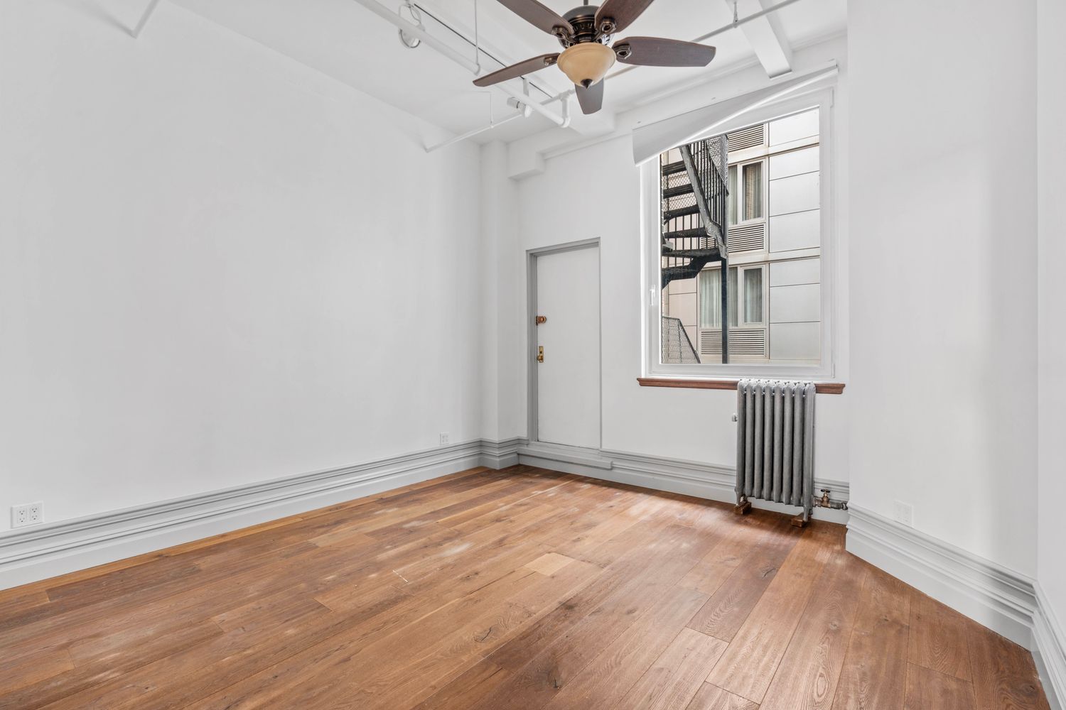 28 West 38th Street, Unit 5W Manhattan, NY 10018 - Photo 6 of 12