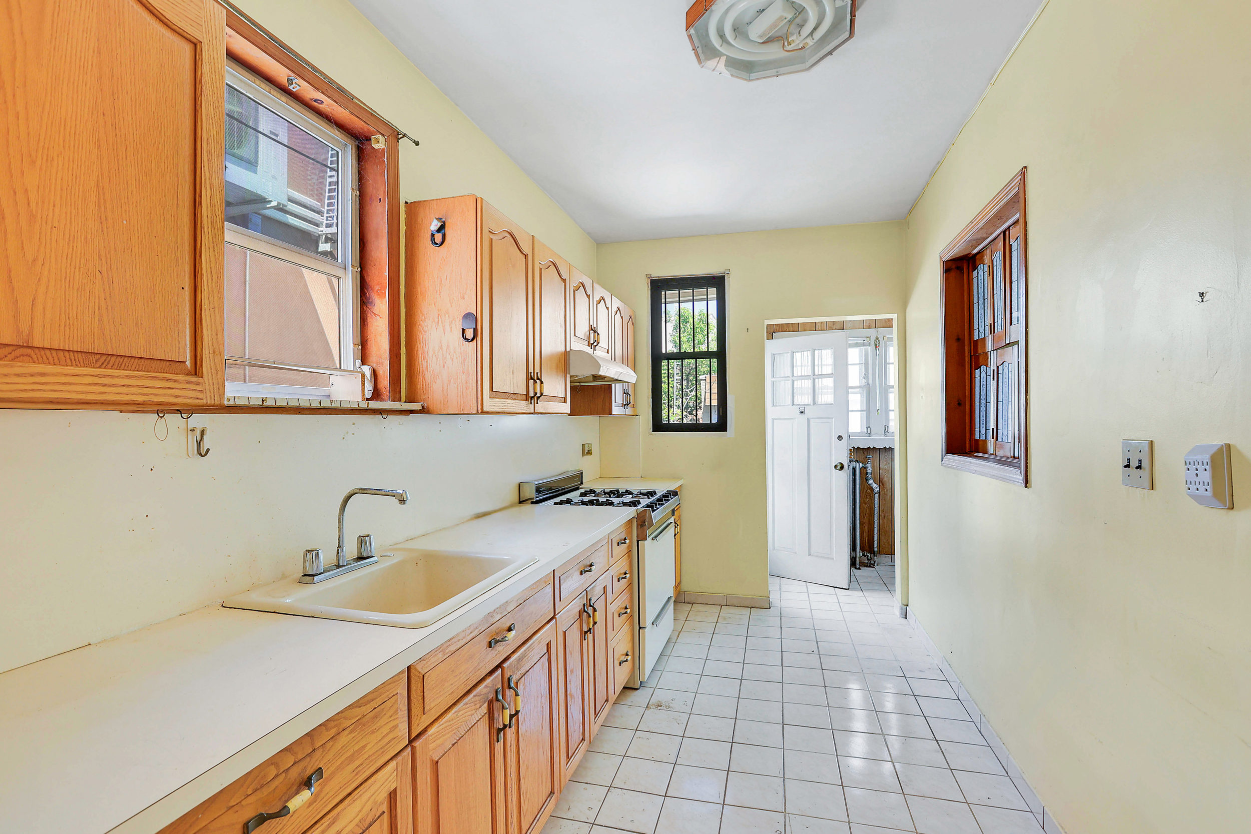59-45 Woodbine Street Queens, NY 11385 - Photo 3 of 18
