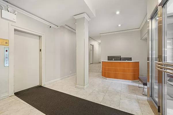 66 Overlook Terrace, Unit 4K Manhattan, NY 10040 - Photo 20 of 26 a view of a kitchen