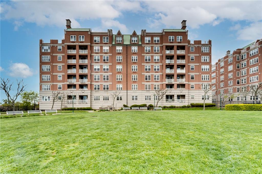 135 Oceana Drive East, Unit 2C Brooklyn, NY 11235 - Photo 28 of 29 a view of a large building with a yard