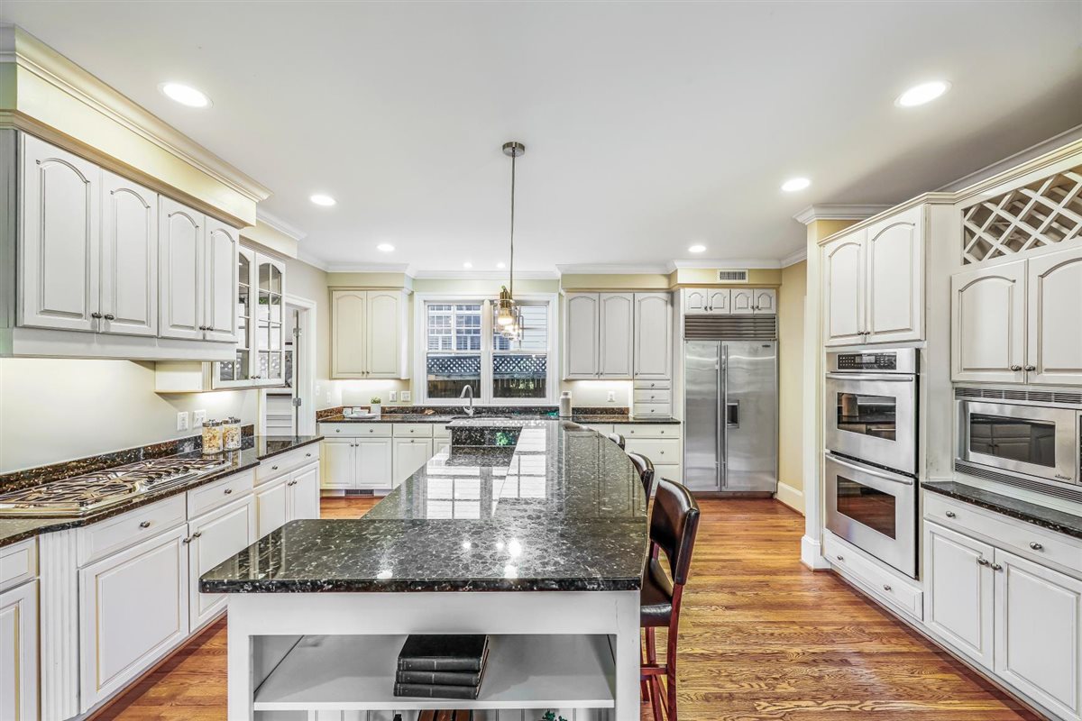 6012 Walhonding Road Bethesda, MD 20816 - Photo 12 of 59 Gallery Image 12