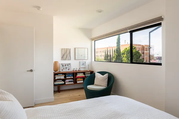 $1,100,000 | 860 1/2 South Wilton Place, Los Angeles, CA 90005