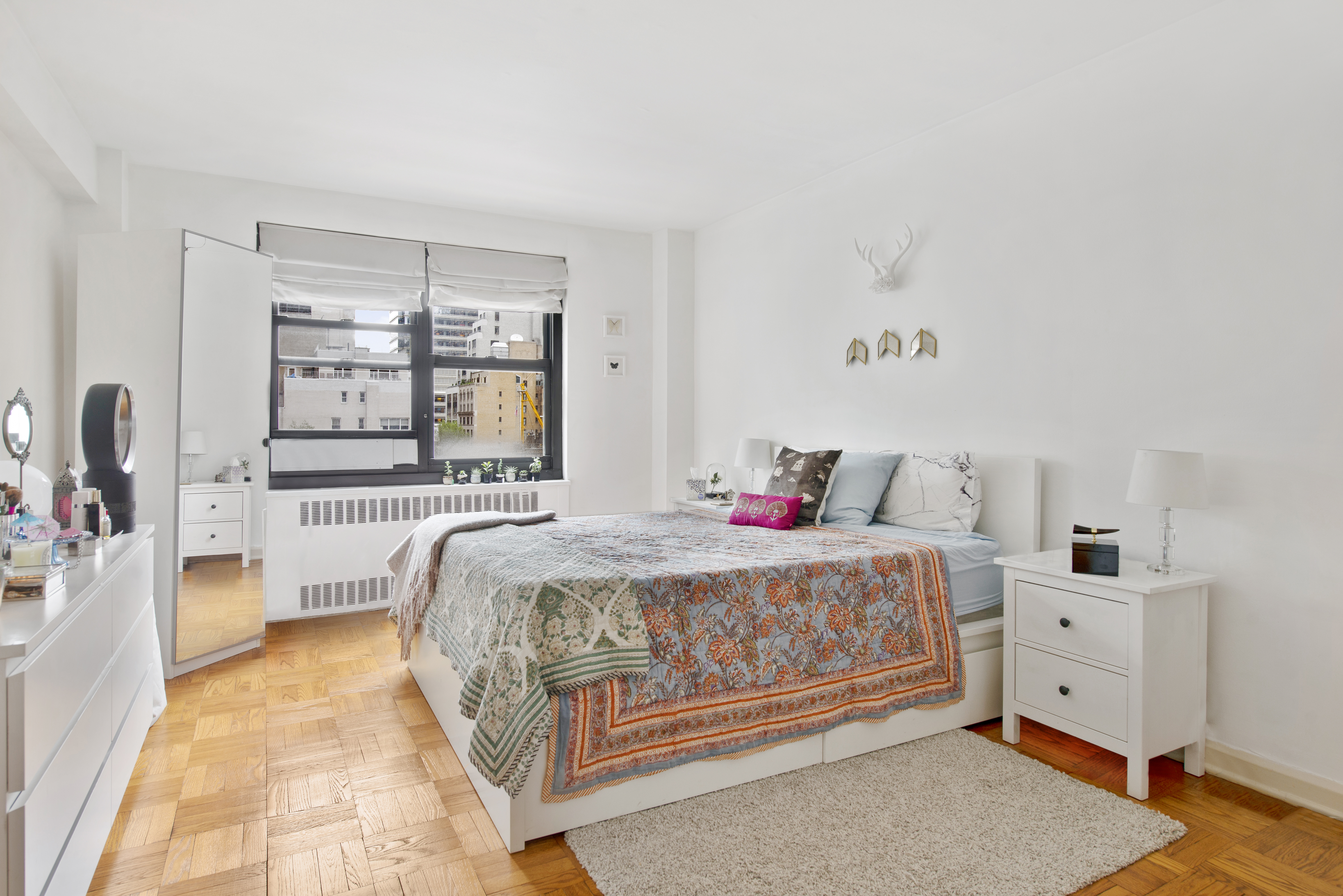 135 East 54th Street, Unit 15G Manhattan, NY 10022 - Photo 7 of 11