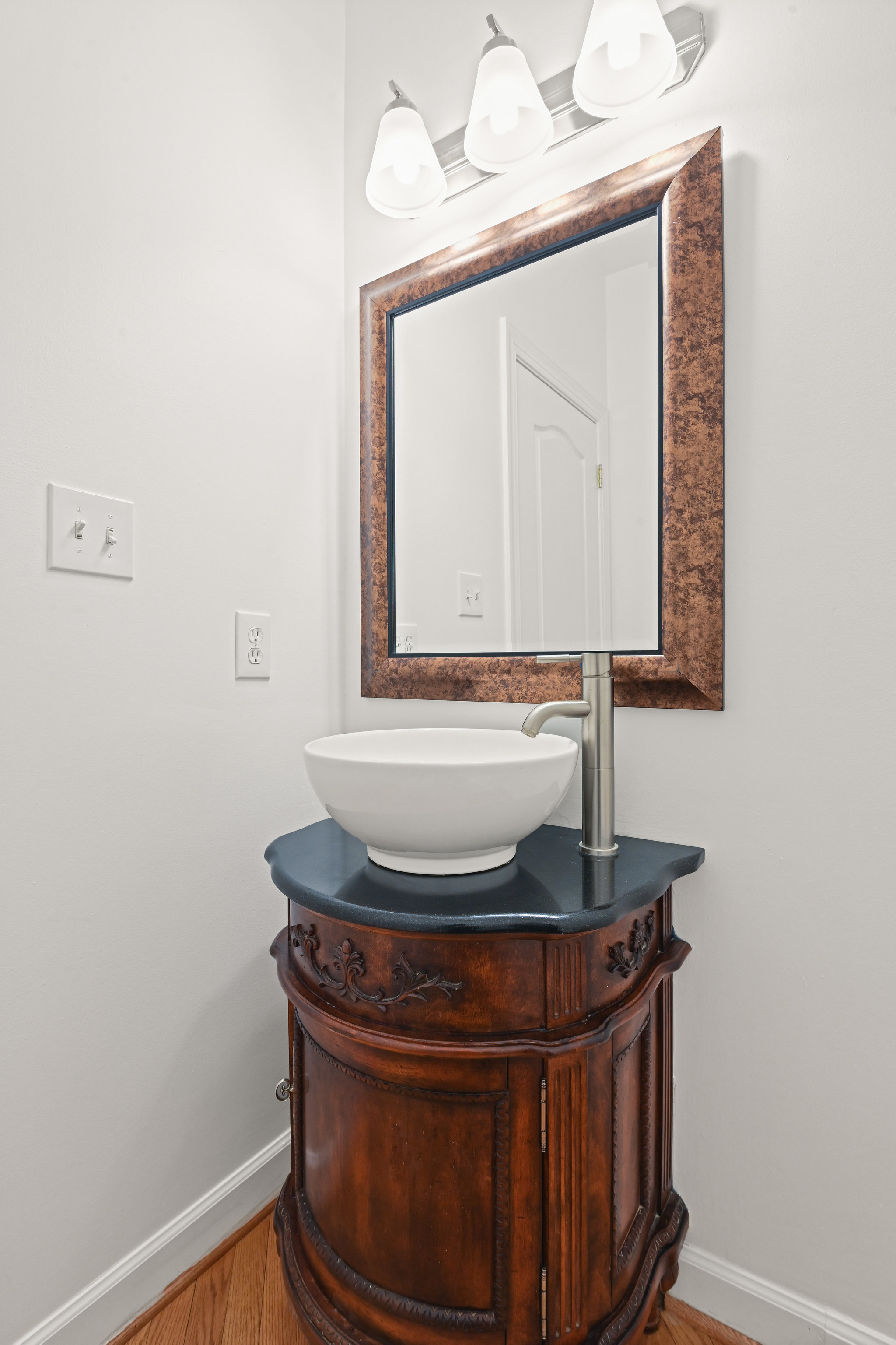 2628 Five Oaks Road Vienna, VA 22181 - Photo 9 of 40