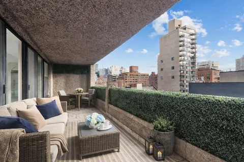 $1,250,000 | 350 East 62nd Street, Unit PHD | Lenox Hill