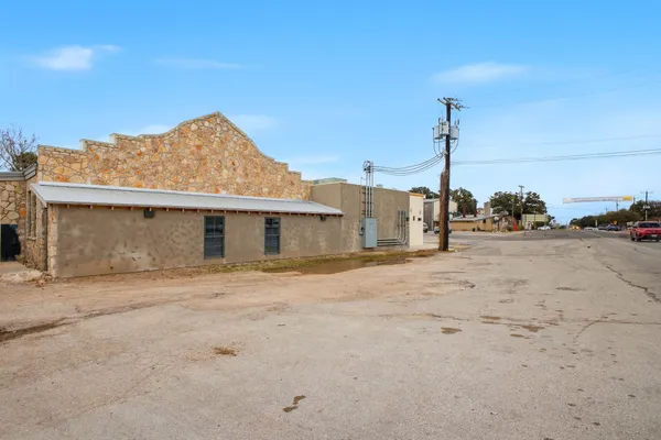 $3,500,000 | 24116 West Interstate 10, San Antonio, TX 78257