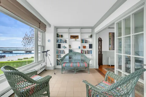 $3,000,000 | 4 Van Zandt Avenue, Newport, RI 02840
