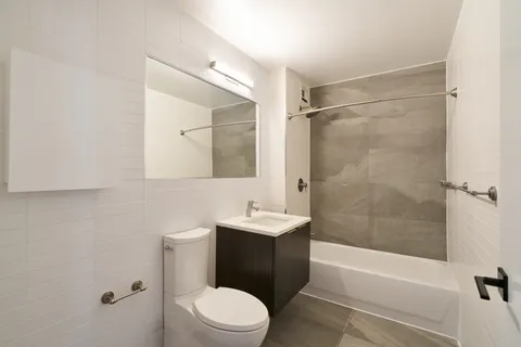 $4,300 | 275 Park Avenue, Unit 3Q | Clinton Hill