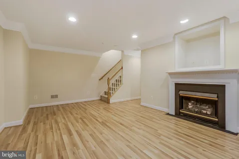 $925,000 | 8847 Ashgrove House Lane, Vienna, VA 22182