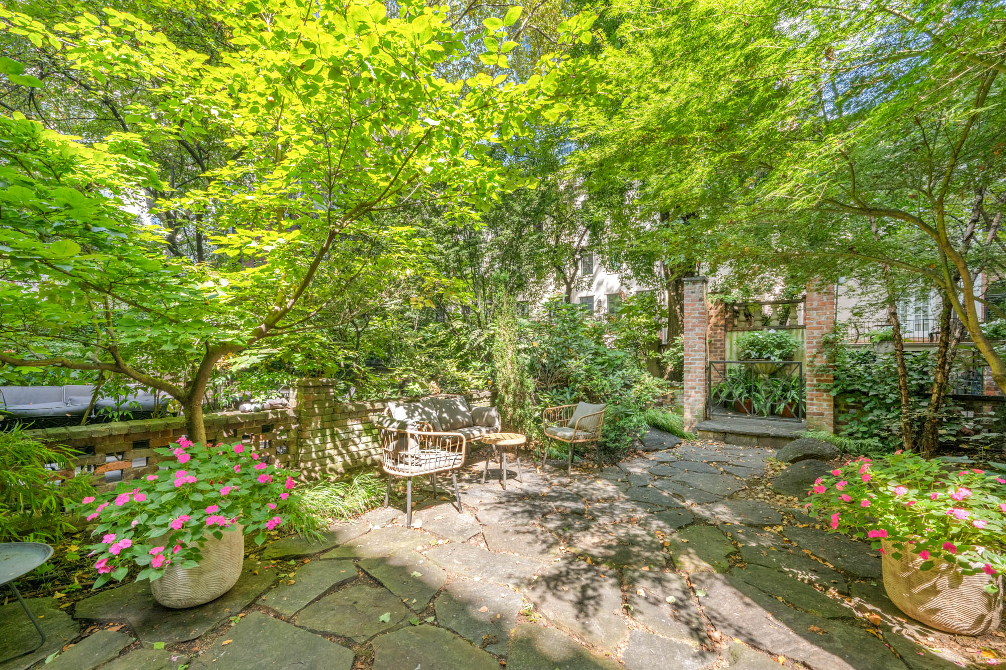 241 East 48th Street Manhattan, NY 10017 - Photo 9 of 27