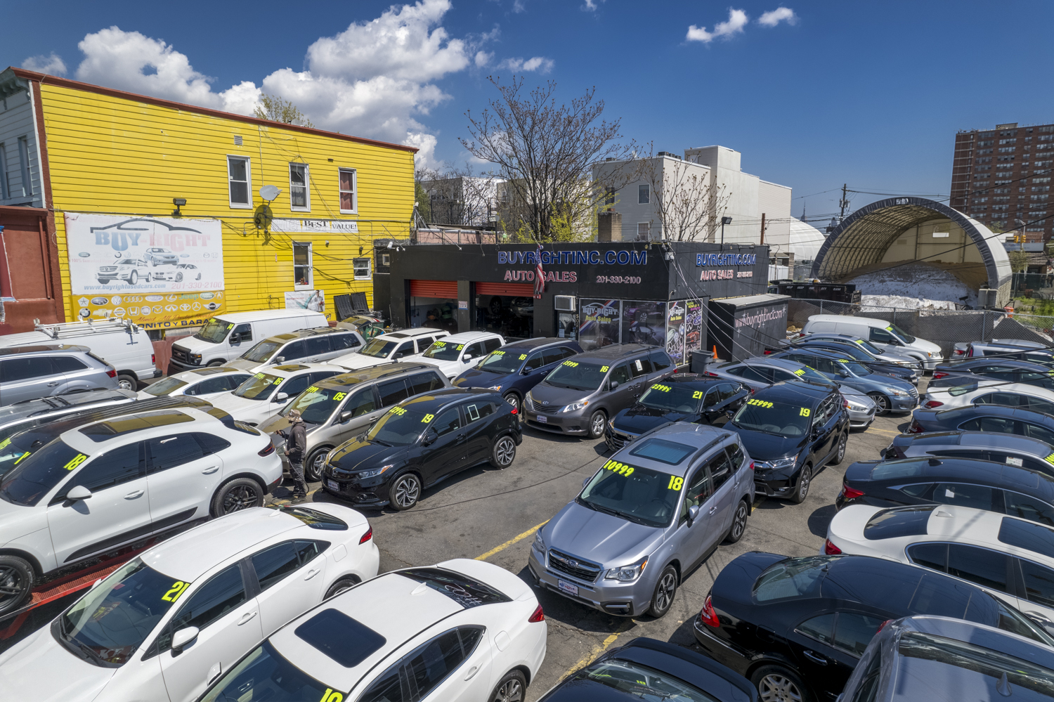 500 John F. Kennedy Boulevard Union City, NJ 07087 - Photo 2 of 3 a view of gym equipment and a table