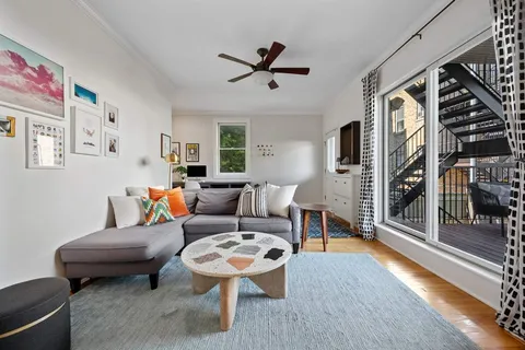 $875,000 | 3806 North Damen Avenue, Unit 1, Chicago, IL 60618