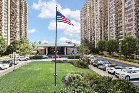 $395,000 | 3705 South George Mason Drive, Unit 914S, Falls Church, VA 22041