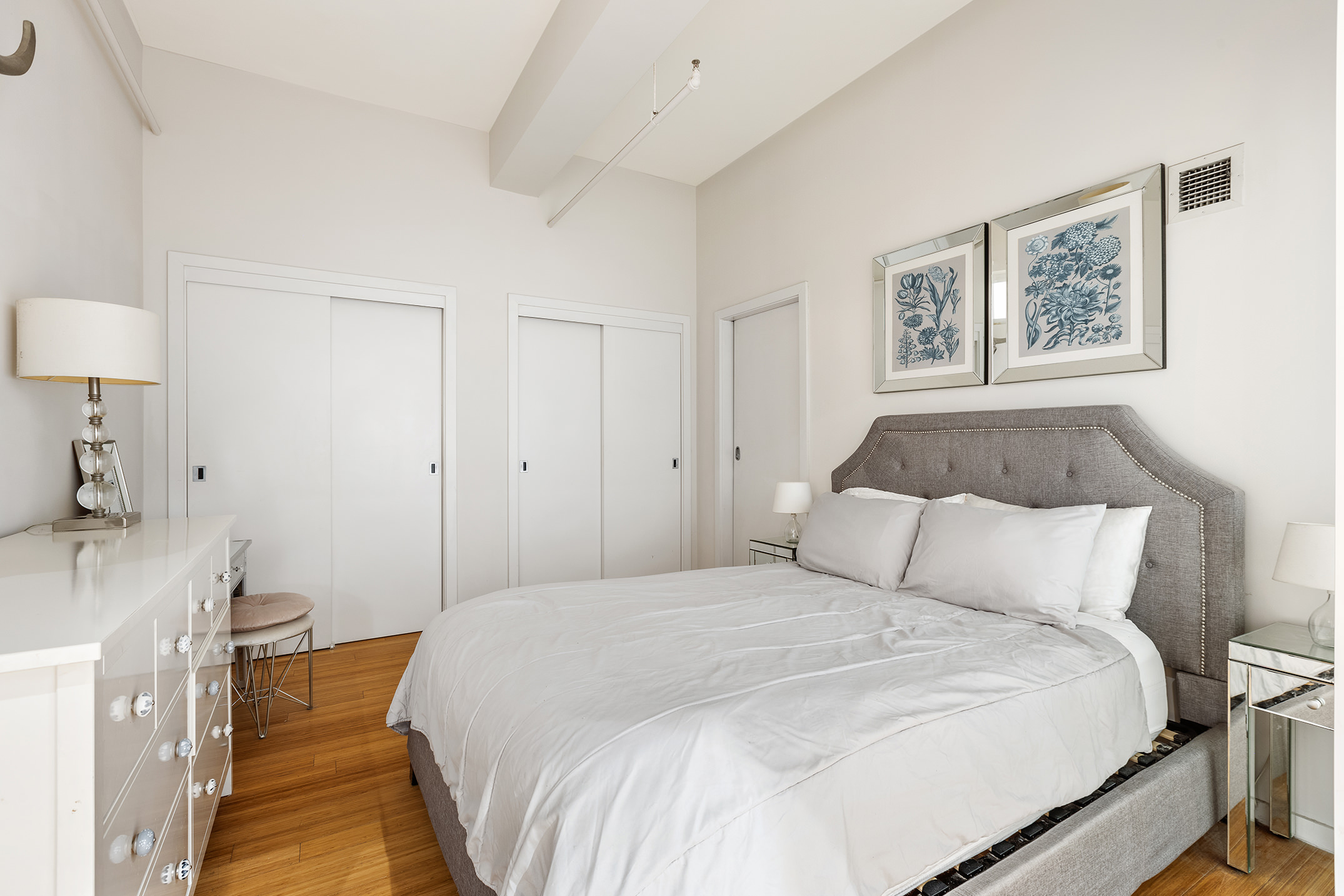 365 Bridge Street, Unit 8I Brooklyn, NY 11201 - Photo 4 of 10 a bedroom with a bed and a lamp on dresser