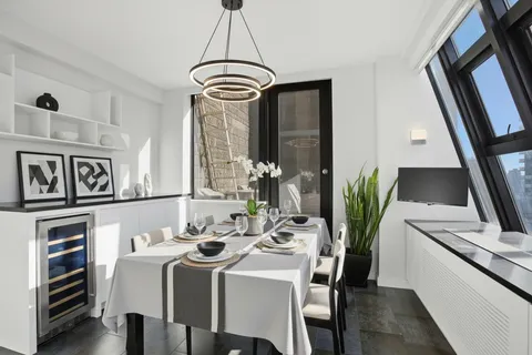 $2,100,000 | 309 East 49th Street, Unit 21A | Midtown East