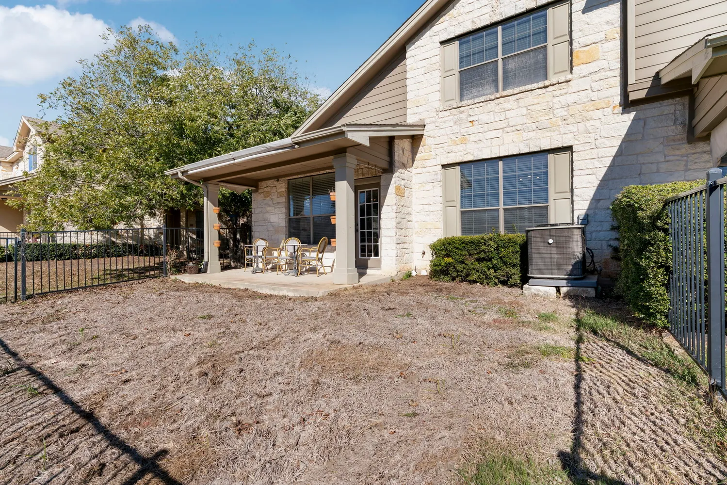 a view of a house with backyard and sitting area