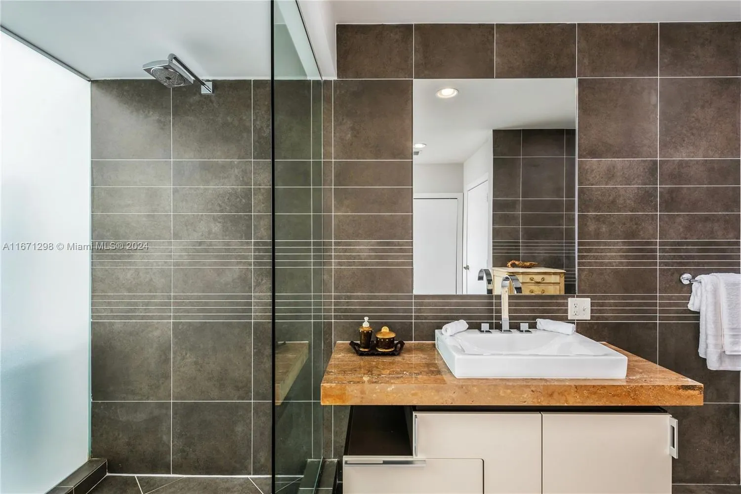 $1,050,000 | 2100 Park Avenue, Unit 301, Miami Beach, FL 33139