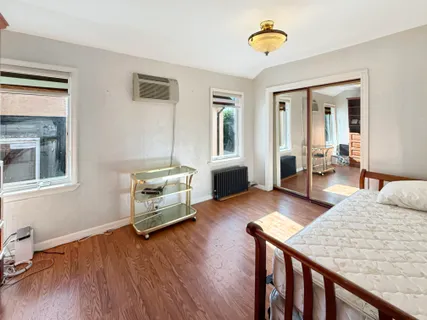 $1,098,000 | 3731 Maple Avenue | Seagate