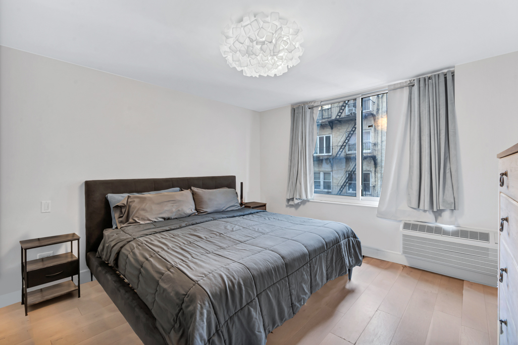 353 East 72nd Street, Unit 3CD Manhattan, NY 10021 - Photo 5 of 9