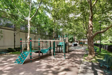 $700,000 | 330 East 33rd Street, Unit 14G | Kips Bay