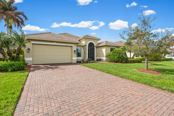 $640,000 | 4245 Diamond Square, Vero Beach, FL 32967