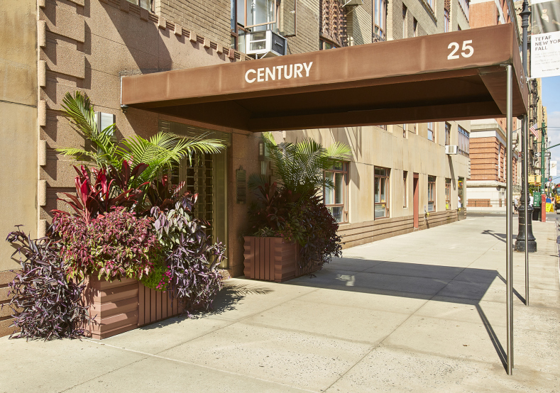 25 Central Park West, Unit 2W Manhattan, NY 10023 - Photo 9 of 12 a sign that is on the side of a building