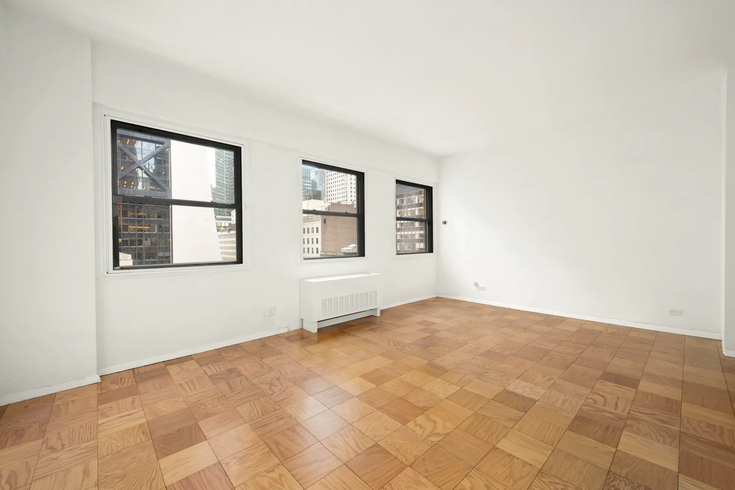 $650,000 | 58 West 58th Street, Unit 10D | Midtown Central