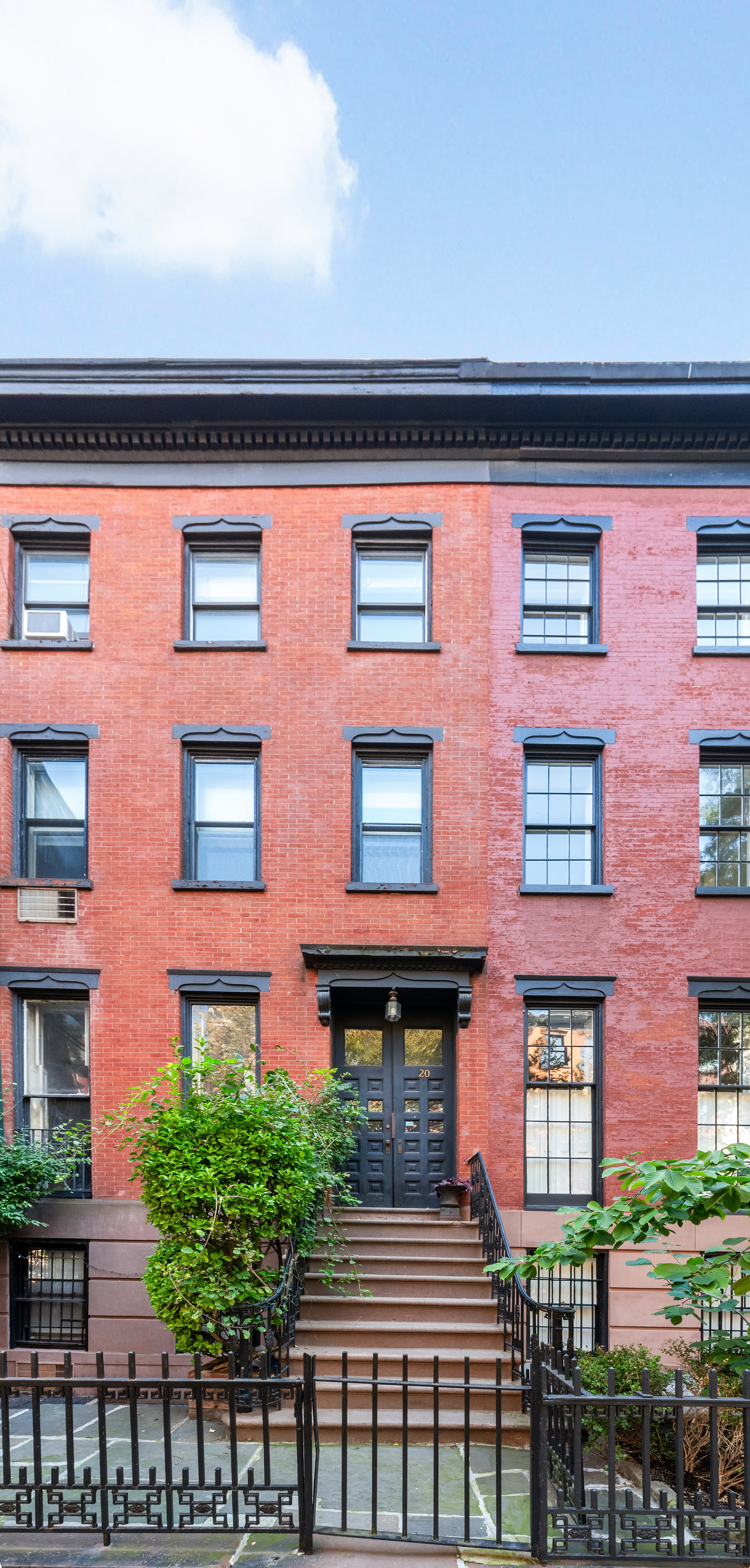 20 Bank Street Manhattan, NY 10014 - Photo 4 of 8 a front view of a building with balcony