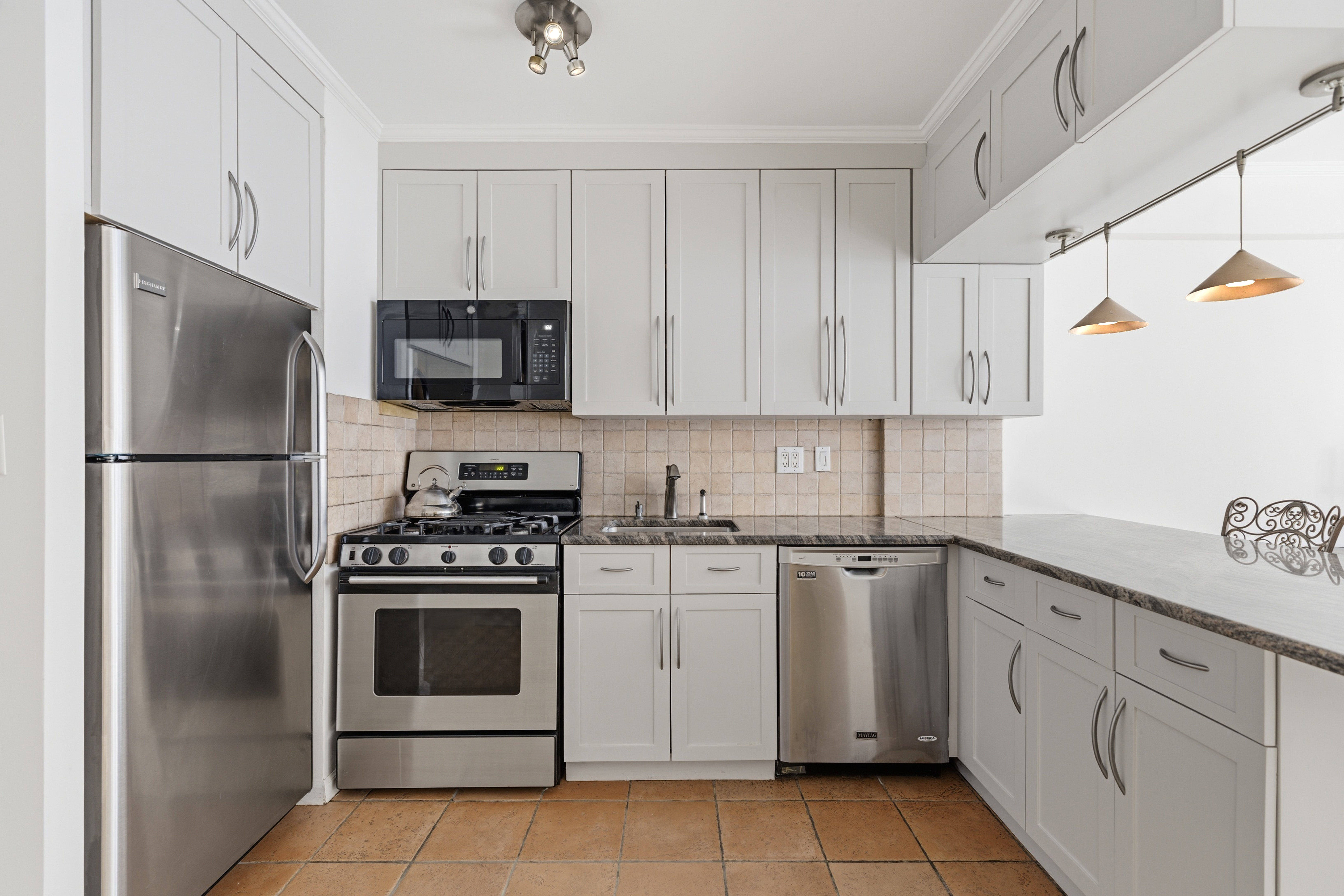 315 East 69th Street, Unit 4B Manhattan, NY 10021 - Photo 4 of 20