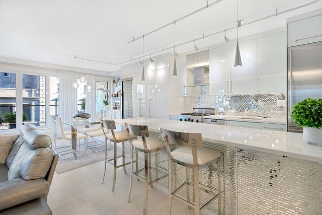 $1,850,000 | 200 Central Park South, Unit 19H | Central Park South