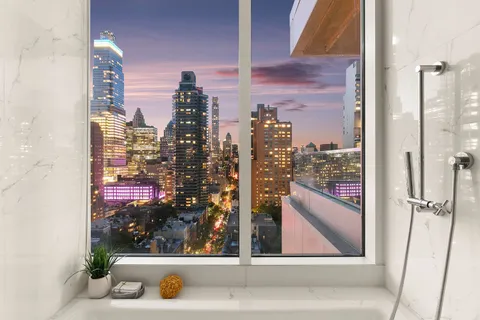 $2,995,000 | 301 East 61st Street, Unit 16A | Lenox Hill