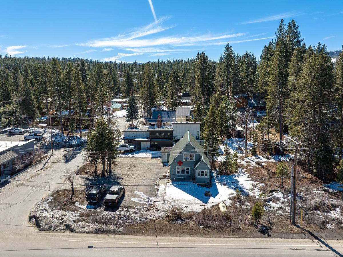 11105 Donner Pass Road Truckee, CA 96161 - Photo 10 of 13 a view of a living room and mountain view