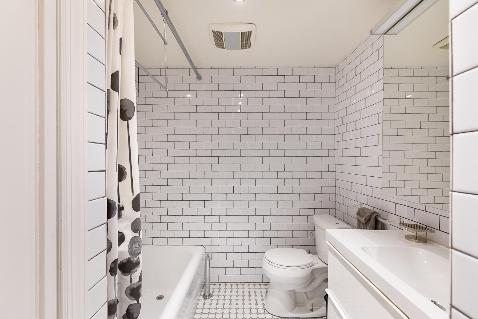 347 West 84th Street, Unit 1 Manhattan, NY 10024 - Photo 5 of 6