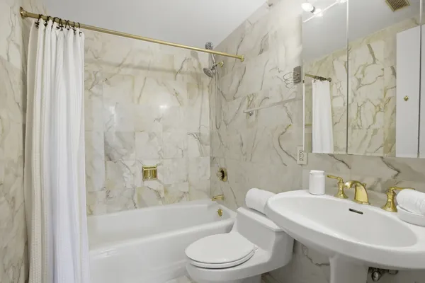 $2,250,000 | 188 East 70th Street, Unit 3A | Lenox Hill