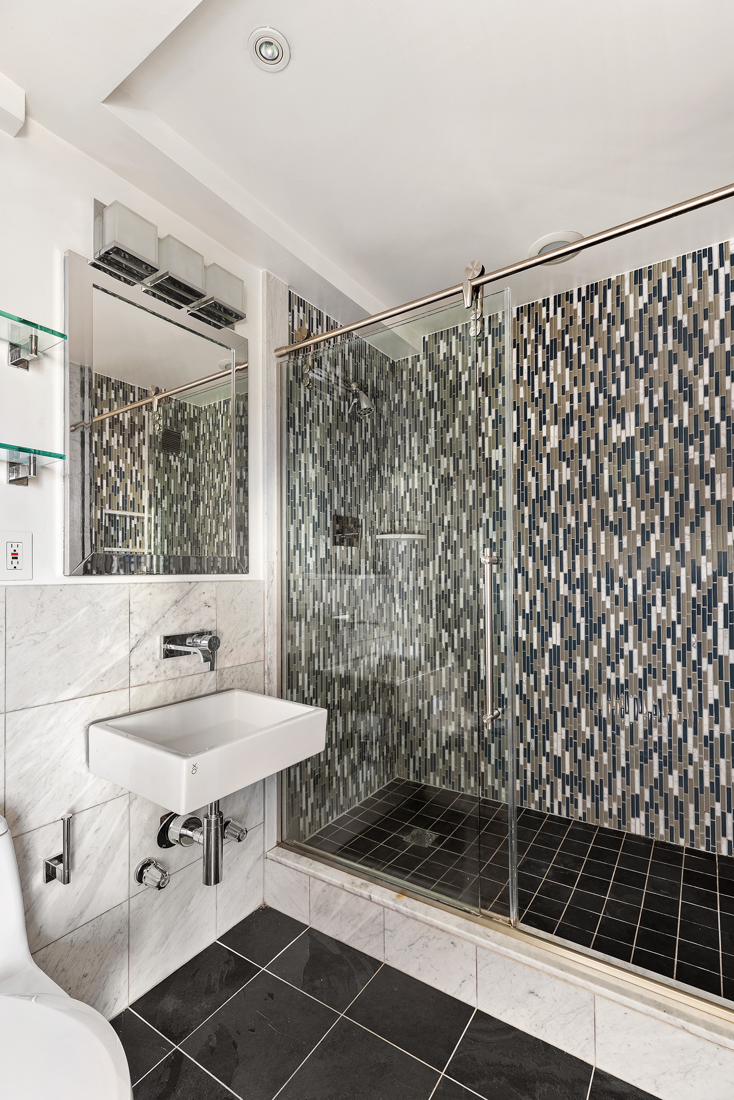 242 East 25th Street, Unit 12B Manhattan, NY 10010 - Photo 4 of 7