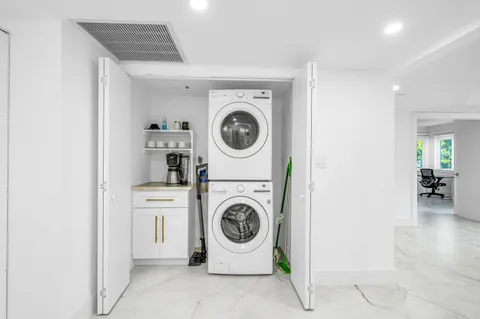 $1,275,000 | 100 Southeast 5th Avenue, Unit 304, Boca Raton, FL 33432