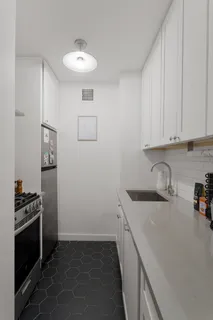 $595,000 | 357 East 57th Street, Unit 2E | Sutton Place