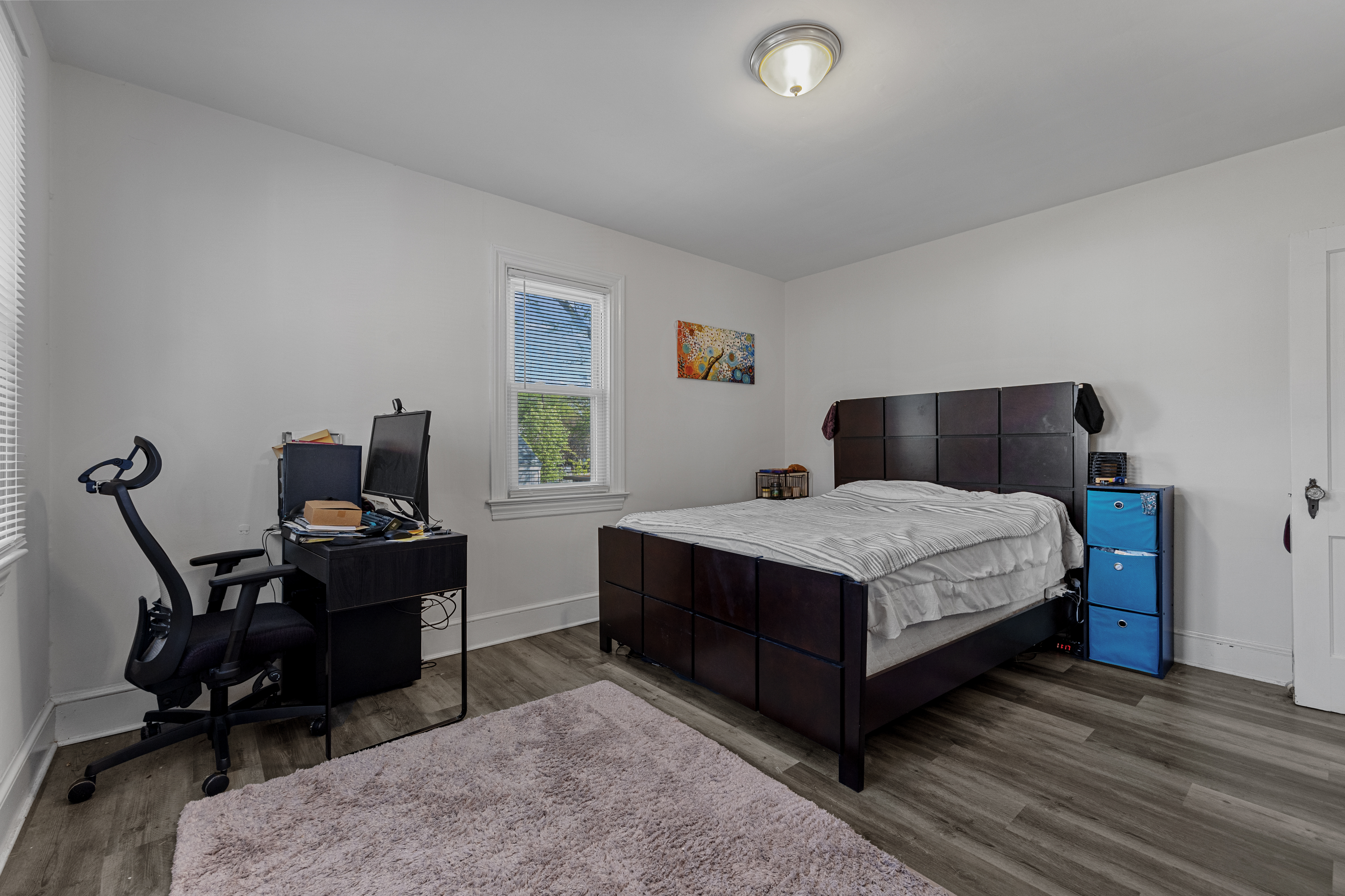 34 East Walnut Street Alexandria, VA 22301 - Photo 9 of 15 a bedroom with a bed and a desk
